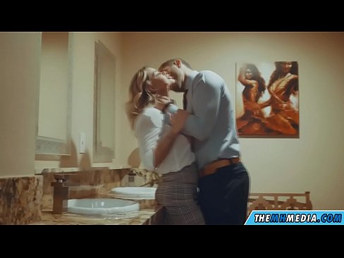 ❤️ Nuair a bhios fionn mòr gad mhealladh ann an seòmar fois poblach ️  Porno  aig porn gd.xxx-wow-net.ru